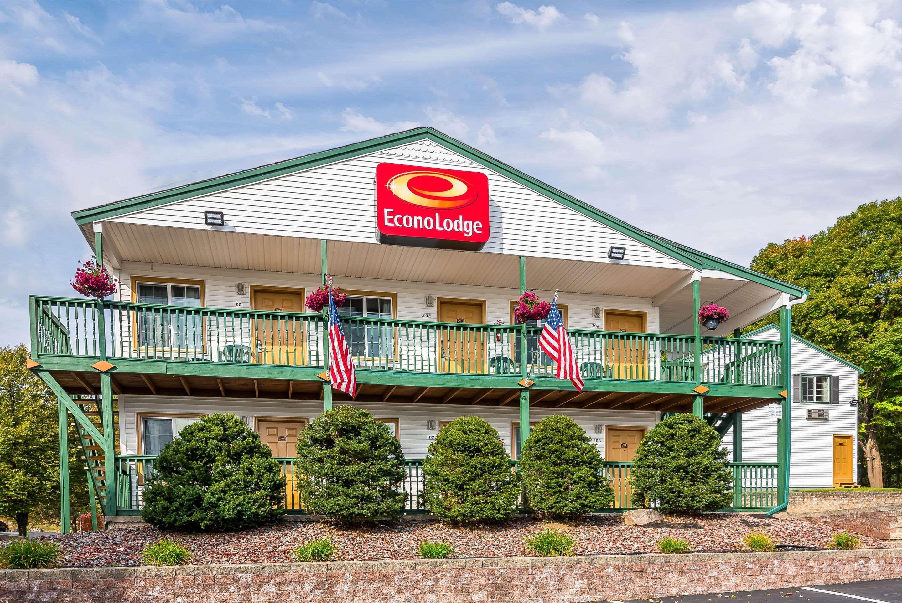 Rodeway Inn Lake George Outlets Exterior photo